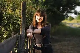 <p>Emma Davis</p>